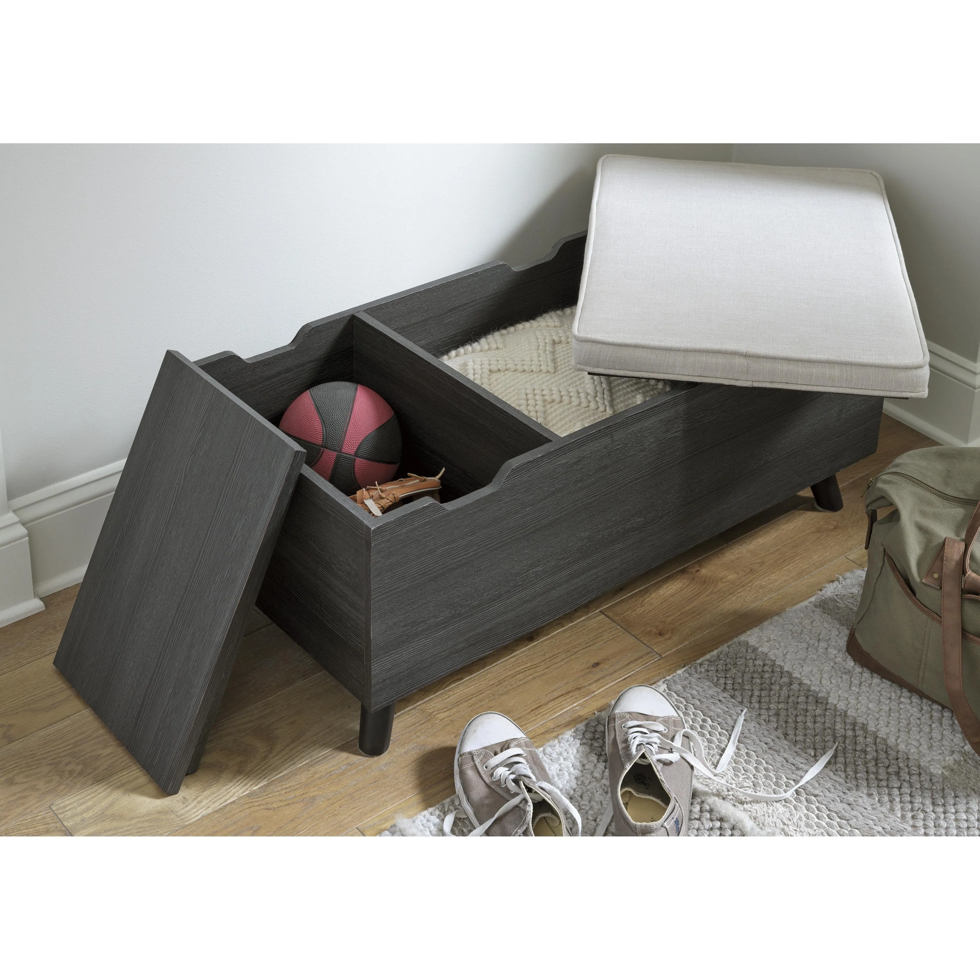 Signature Design by Ashley Yarlow A3000321 Storage Bench